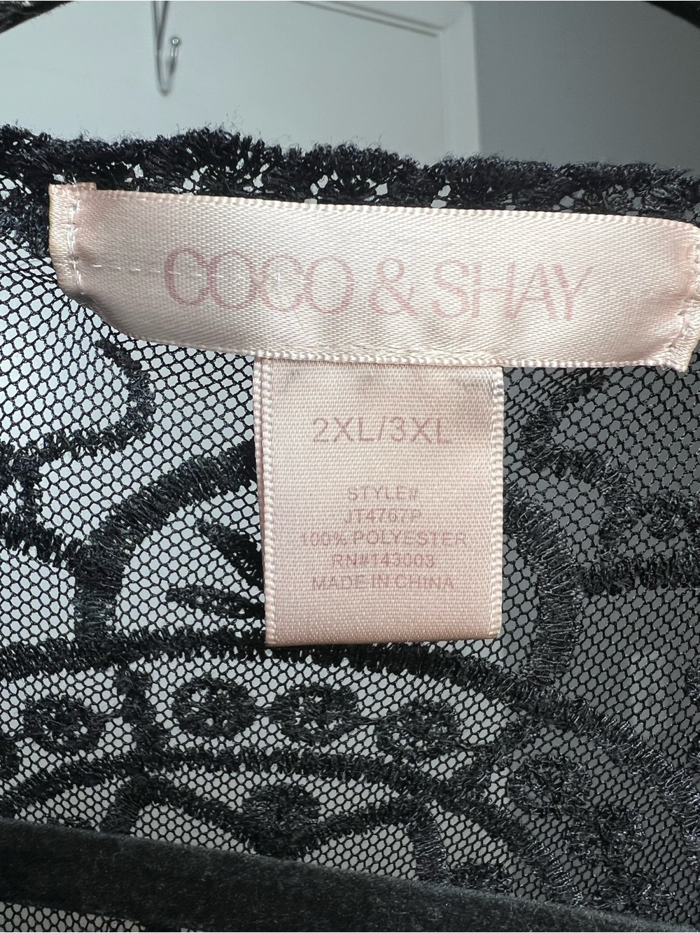 Coco & Shay black sheer lace duster cardigan, size 2XL/3XL. Pre-owned. Features - Picture 3 of 7
